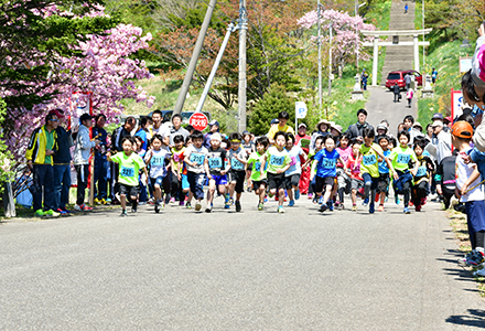 同日開催のロードレース大会は大人も子供も一生懸命