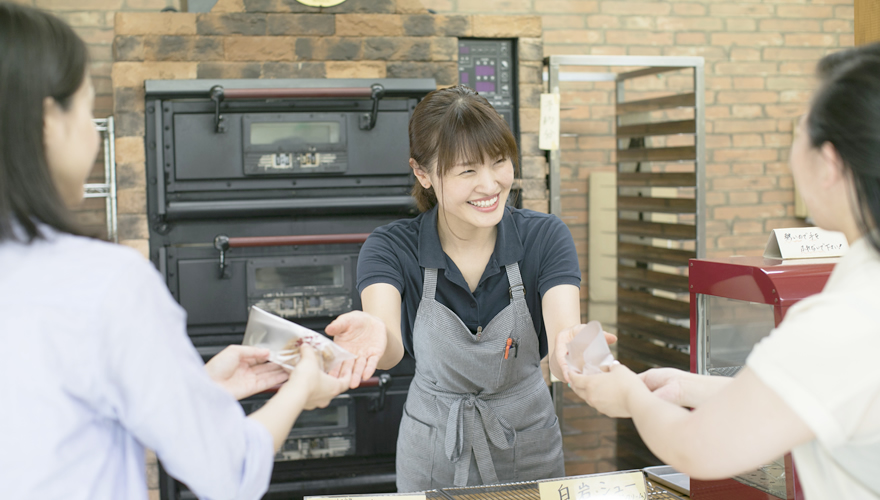 店員さんから手渡し岩シュー