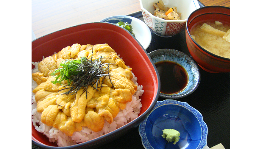 夏限定のせたな産うに丼は濃厚で甘い