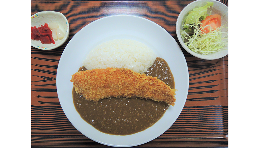 おすすめは1日10食限定「てっくいカレー」はサクサクひらめフライがどーんとのっている