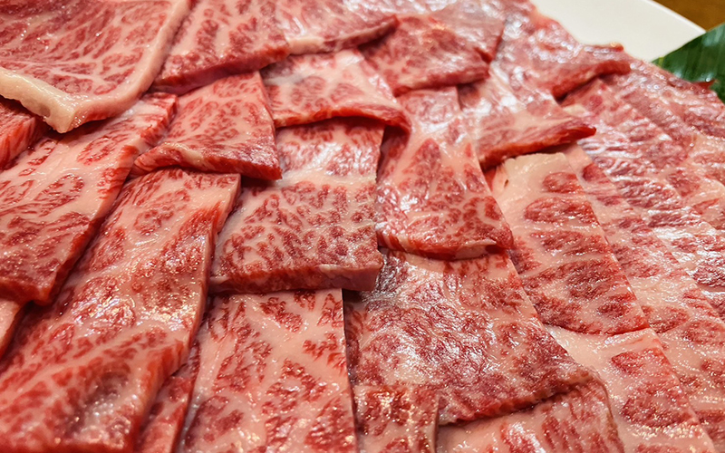 自慢の焼肉！野菜付のお得な盛り合わせ（2～3人前）2480円～