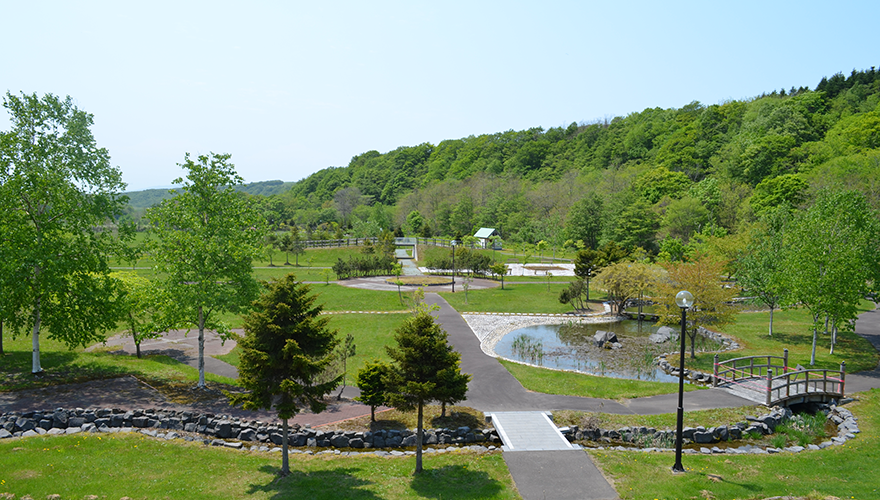 北檜山区の山間に位置する自然溢れる緑いっぱいのキャンプ場