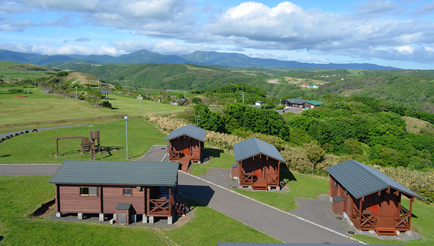 キャンプ場からの眺めは遠く狩場山も望むことができる