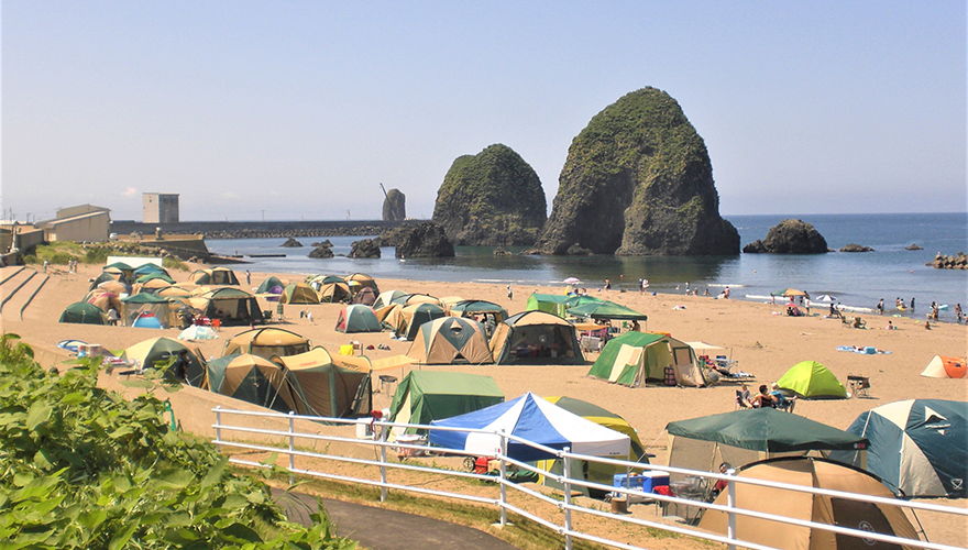 夏休み中は各地から沢山の人が集まり賑わう