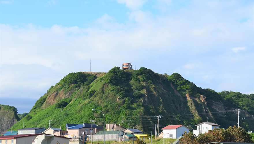 瀬棚区を見渡せる山の上に位置する眺望公園