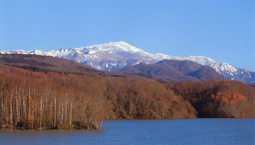 秋の狩場山と紅葉