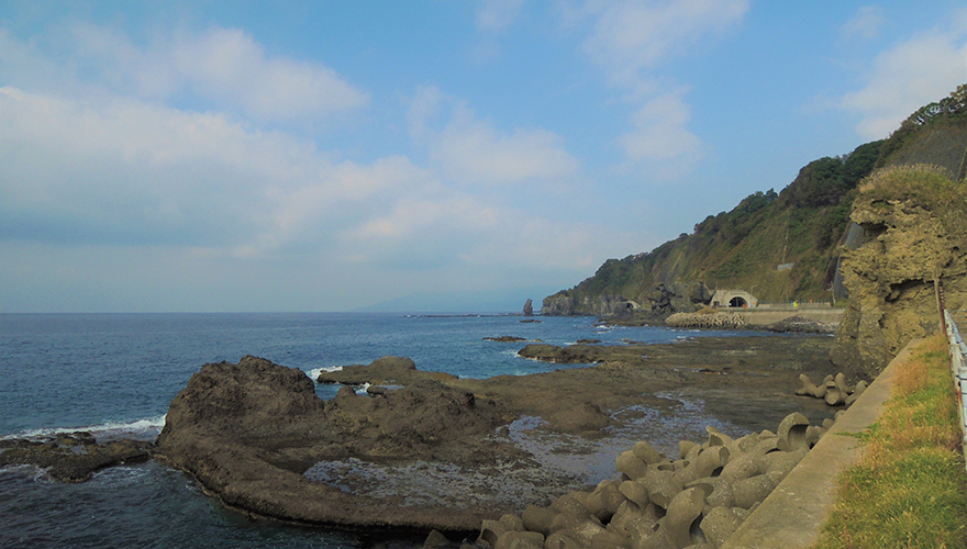 奇岩と美しい海が広がる海岸線