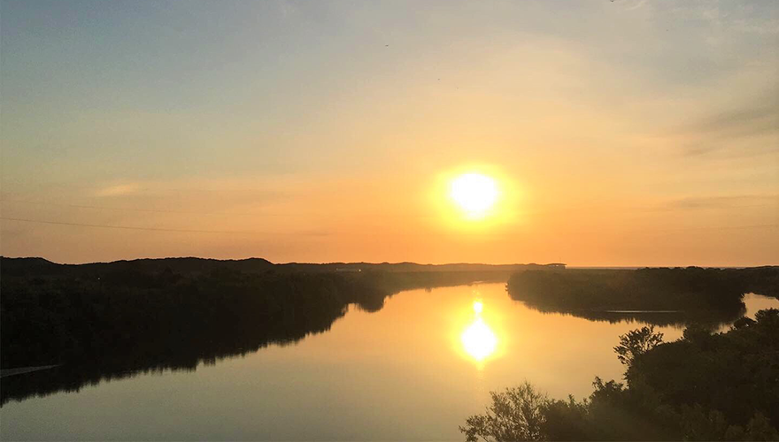 兜野橋上から眺める夕日