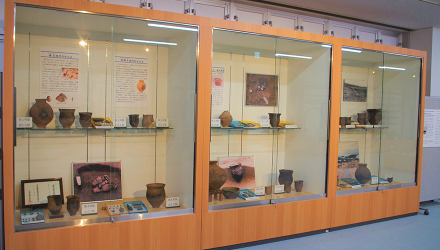 「南川遺跡」出土品は生涯学習センターで展示中